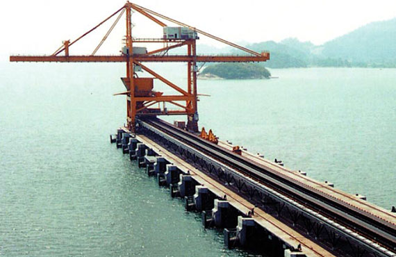 Grúas STS para la carga de buques mercantes