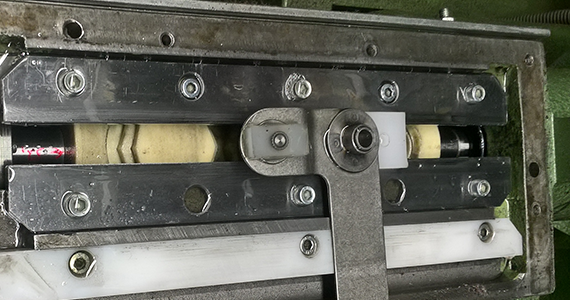 Husillo de rosca transversal impreso en 3D en una máquina bobinadora