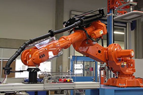 Photo of the palletising robot.