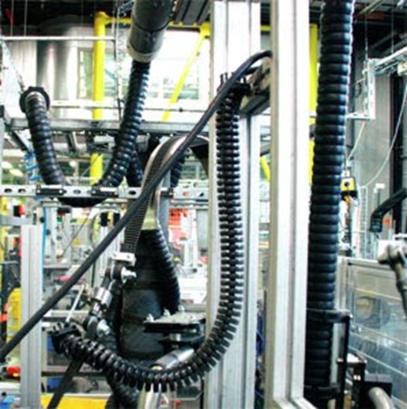 Pruebas de torsión de triflex® R en el laboratorio de igus® en Colonia